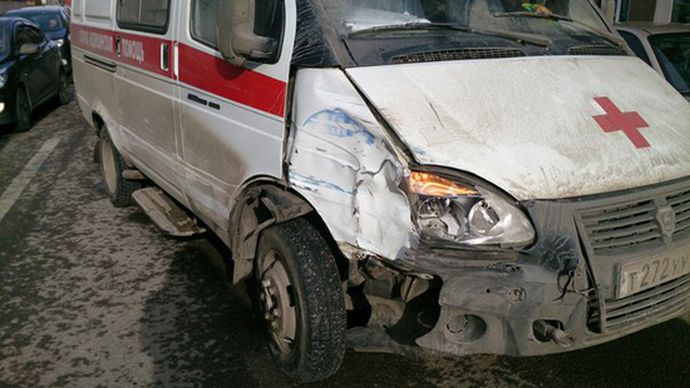 Пьяный водитель скорой помощи протаранил семь машин в Воронеже авария, дтп, пьяный за рулем, скорая помощь