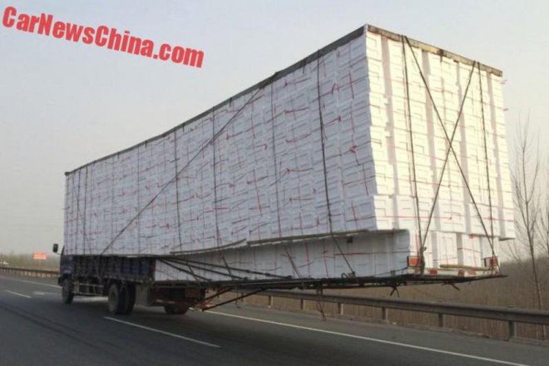 Китайский грузовик немного удлинили