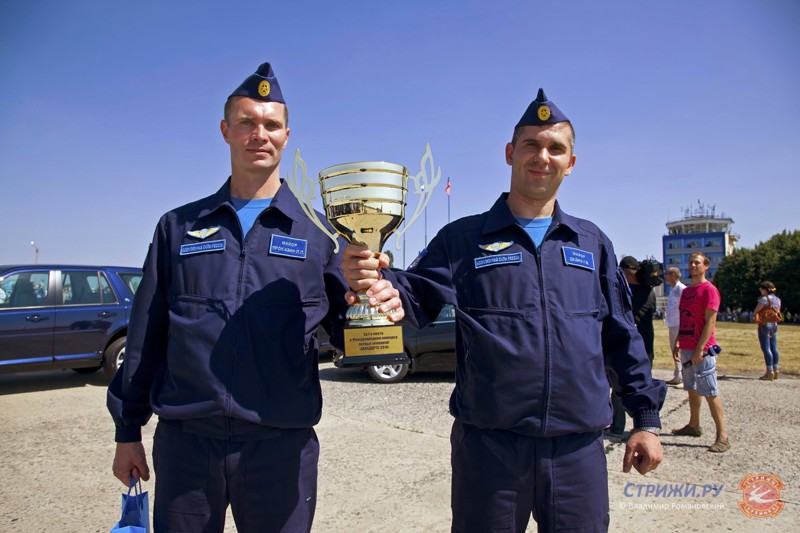 Необходимо напомнить, что Константин Мурахтин за год до оправки в Сирию стал победителем конкурса «Авиадартс» (2014) среди штурманов военной авиации. 