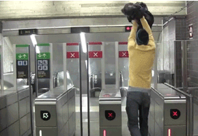 Учимся проходить в метро) Учимся проходить в метро)