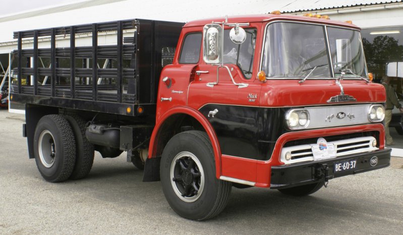 Mack N68 Thermodyne - бескапотный грузовик с такой же кабиной, какие ставились на Ford C-Series