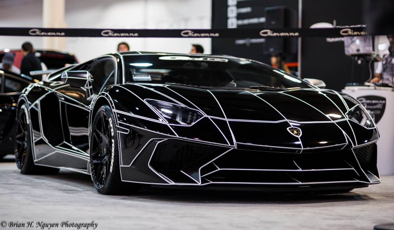 Черный Lamborghini Aventador в стиле Трон