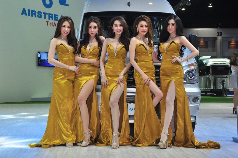 Девушки с автосалона в Бангкоке 2016