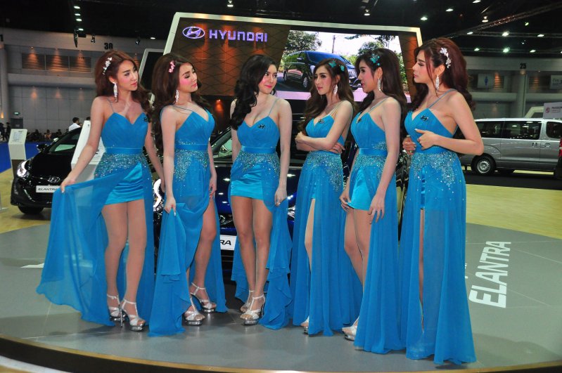 Девушки с автосалона в Бангкоке 2016