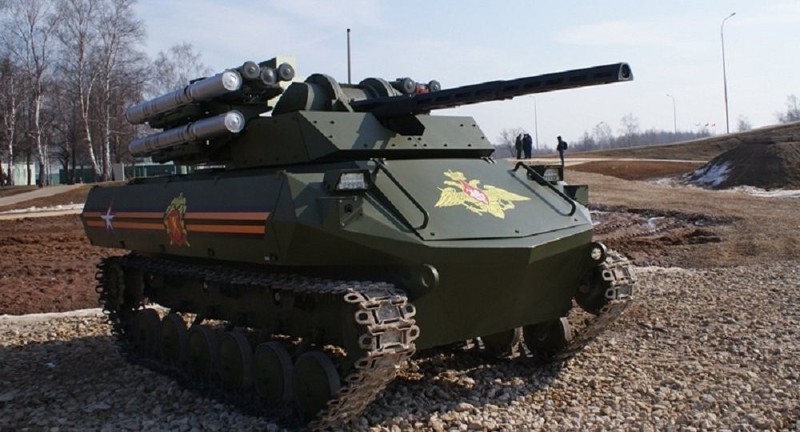 Первый в истории российский боевой робот ведет огонь: эксклюзивные кадры