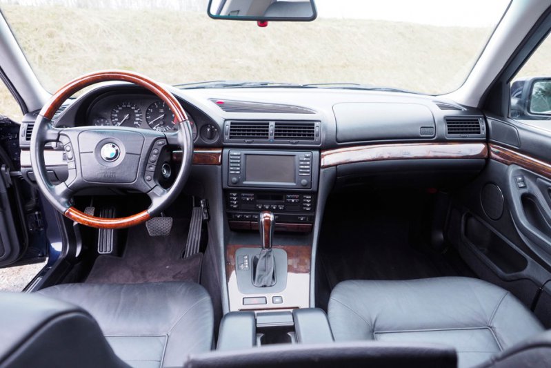 Удлиненная BMW 7-й серии E38 из Японии