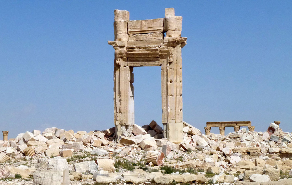Тем не менее, город пострадал. Прошлой осенью сильный взрыв разрушил Храм Бэла, который считался одним из самых важных религиозных построек на Ближнем Востоке. 