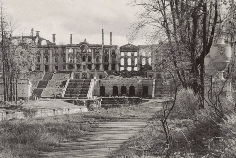 Восстановление Петергофа после освобождения и окончания войны