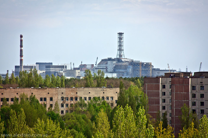 Город припять. Чернобыльская АЭС Припять. Город Припять и ЧАЭС. Чернобыль АЭС И город Припять.