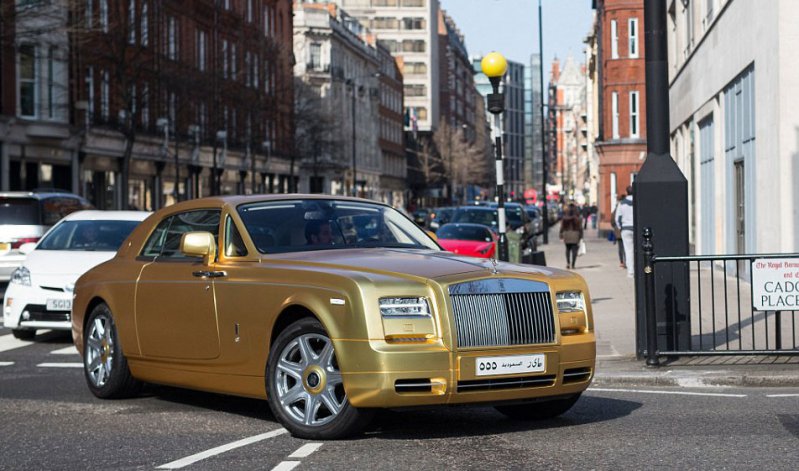Богатый турист из Саудовской Аравии привез в Лондон свой автопарк