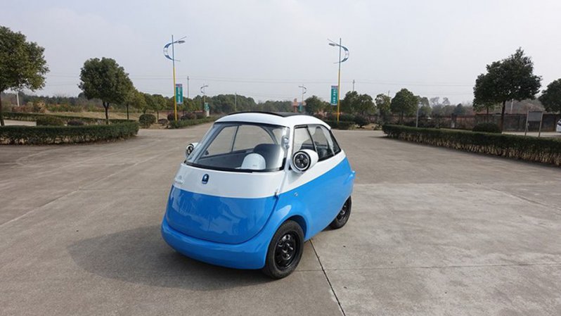 Электрический миниавтомобиль в стиле BMW Isetta