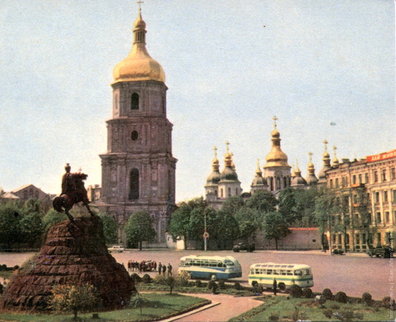 Софийский собор. Памятник Богдану Хмельницкому на площади его имени