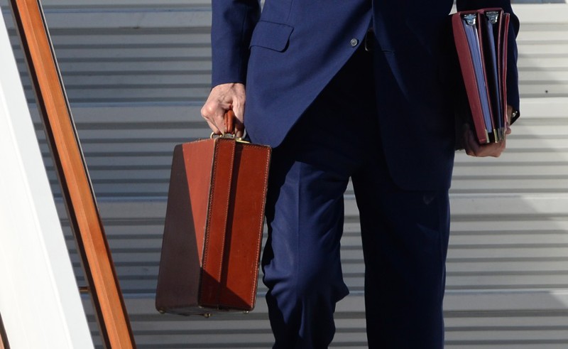 Раскрыт секрет красного чемодана Керри