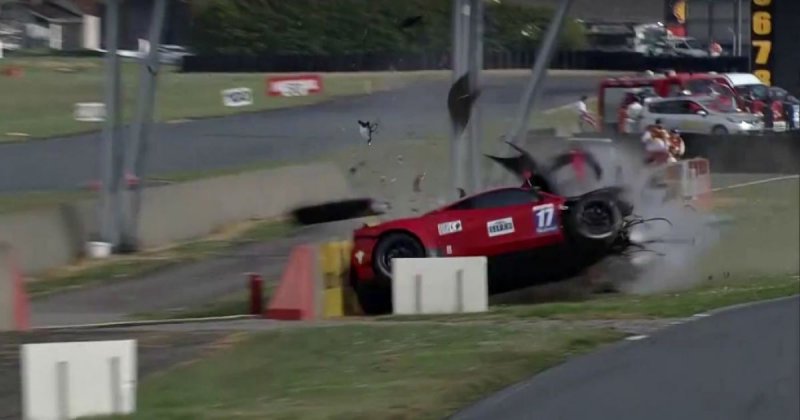 Гоночный Ferrari на скорости 230 км/ч врезался в стену