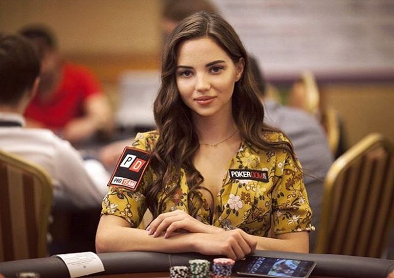 Российская модель стала участником команды покерных профессионалов 
