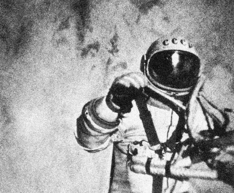 11. Космонавт Алексей Леонов первым в мире вышел в открытый космос.