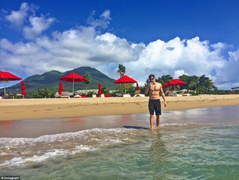 Ювелир в четвертом поколении Дэвид Вахлер расслаблялся на золотых пляжах Вест-Индии, в отеле Four Seasons Resort на острове Невис