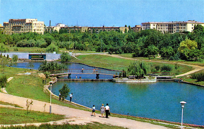 В парке имени В. И. Ленина