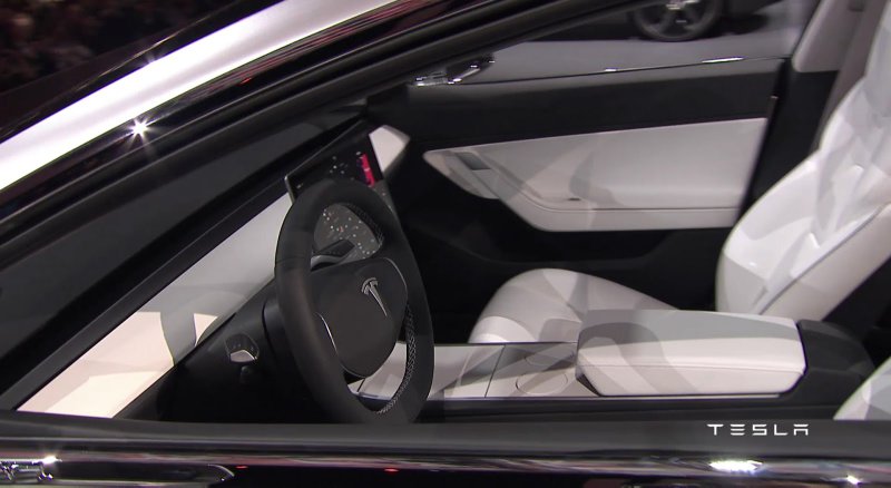 Tesla представила бюджетный электромобиль Model 3