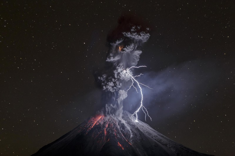 8. Неистовое извержение вулкана Колима в Мексике