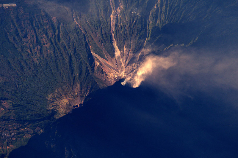 Активные вулканы в Гватемале.