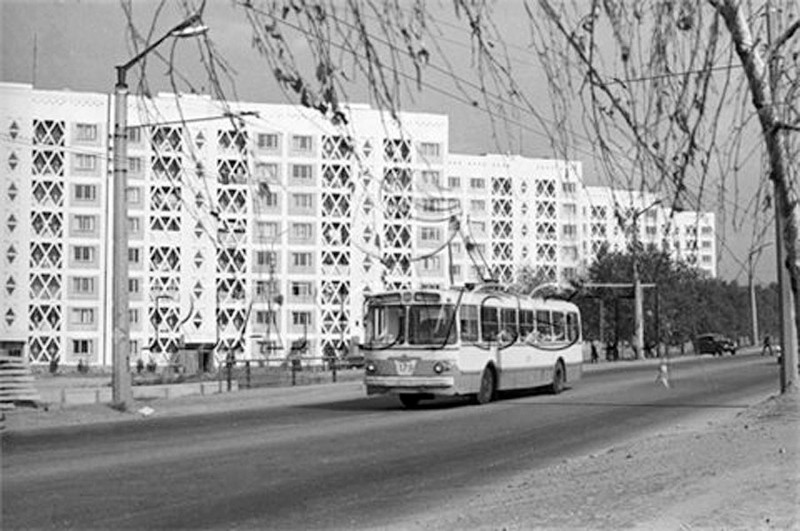 1975. Улица Тимирязева. Троллейбус ЗиУ-5Д № 179