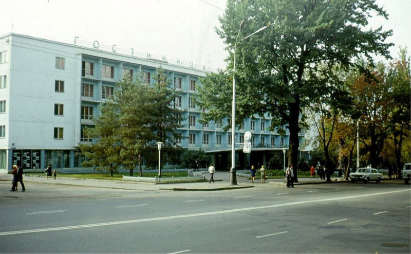 1975. Проспект Коммунистический, гостиница "Жетысу"