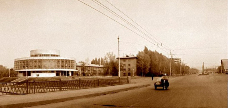 1971. Проспект Абая, мост через реку Весновку