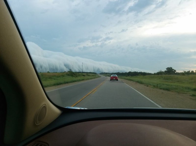 Облака, похожие на гигантские волны