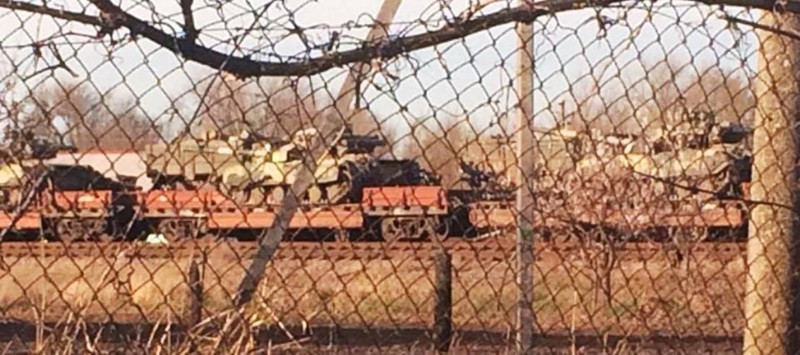  Херсонщина продолжает наводняться военной техникой: в регион прибыл очередной крупный эшелон ВСУ 
