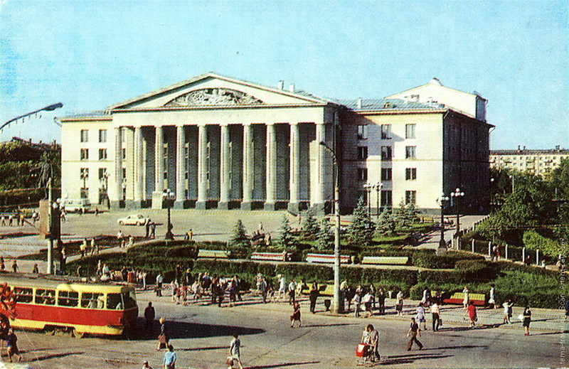 Дворец культуры на площади имени С. М. Кирова