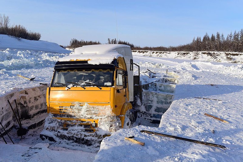 То ли водитель крут, то ли машина крута