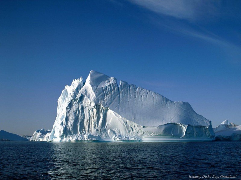 Ледяной горою айсберг