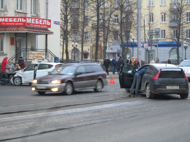 Авария дня. Столкновение на трамвайных путях в Череповце