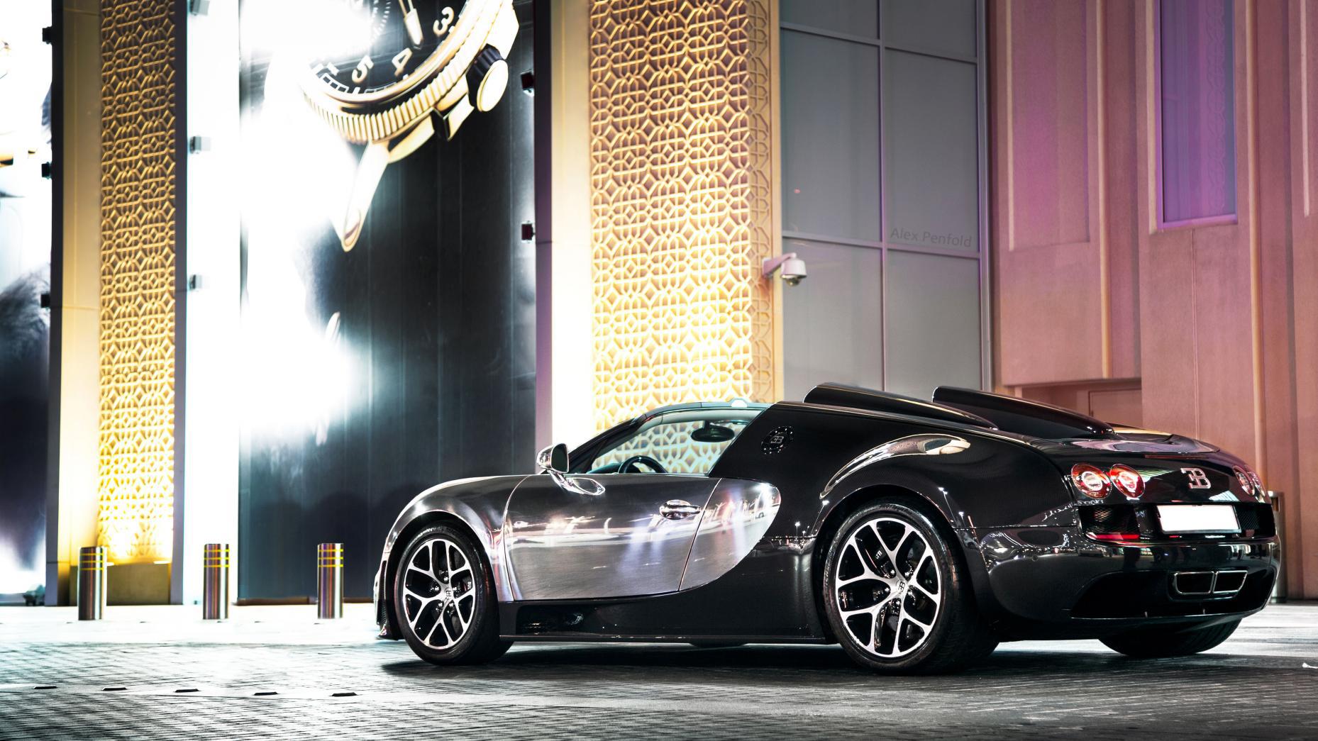 My e cars. Bugatti Veyron Grand Sport Middle East. Бугатти в ОАЭ. Бугатти золотистый с черным фоном. Cars in East.