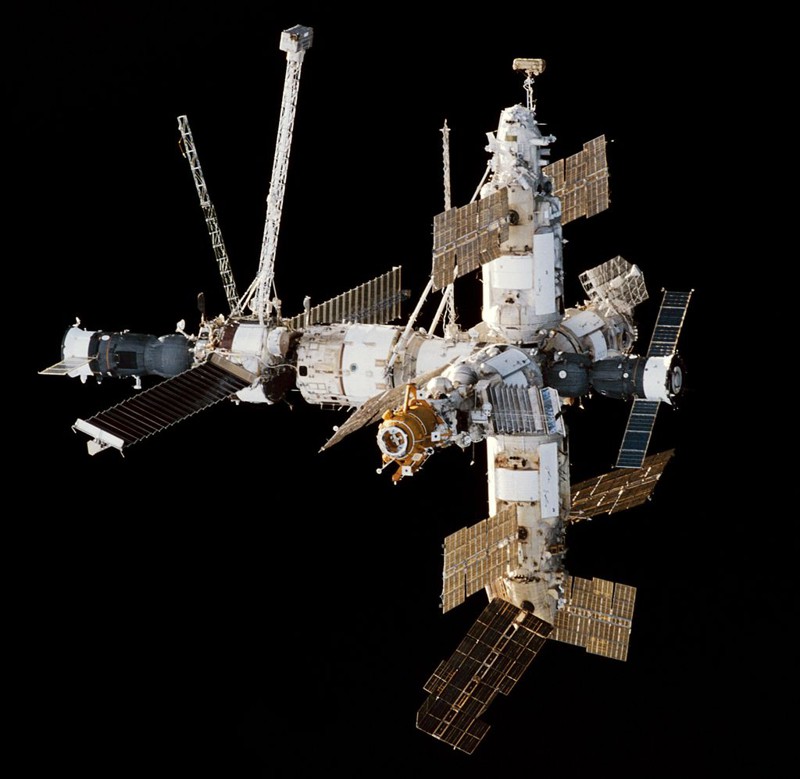 18. Станция "Мир" - первая в Мире орбитальная станция модульного типа