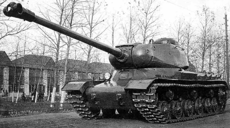 Тяжелые танки ИС-2 против немецкого "Тигра"