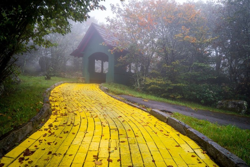 Раз в год парк открывают для проведения праздника "Осень в стране Оз", на котором собираются поклонники сказки и бывшие работники парка