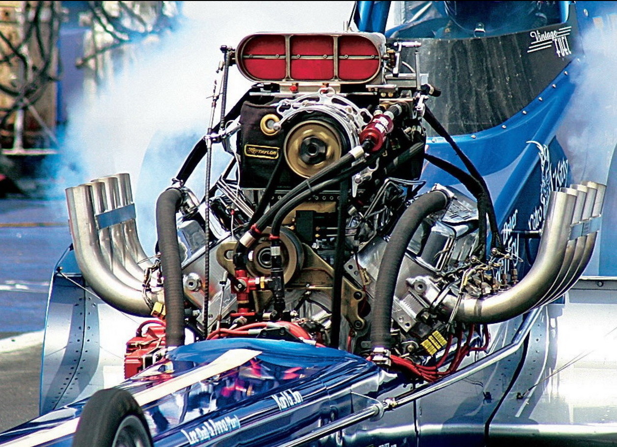 Самые эффективные двигатели. Двигатель машины. Мощный двигатель. Самый мощный мотор. Мощный гоночный двигатель.