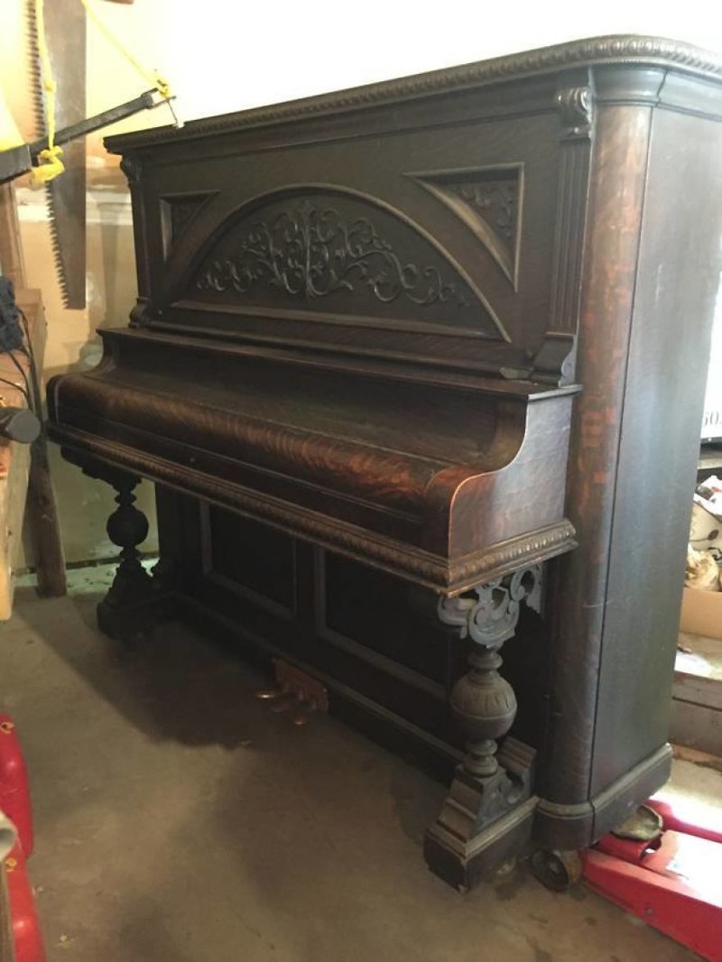 Я нашел старое пианино 1907 года, которое кто-то отдавал бесплатно на Craigslist