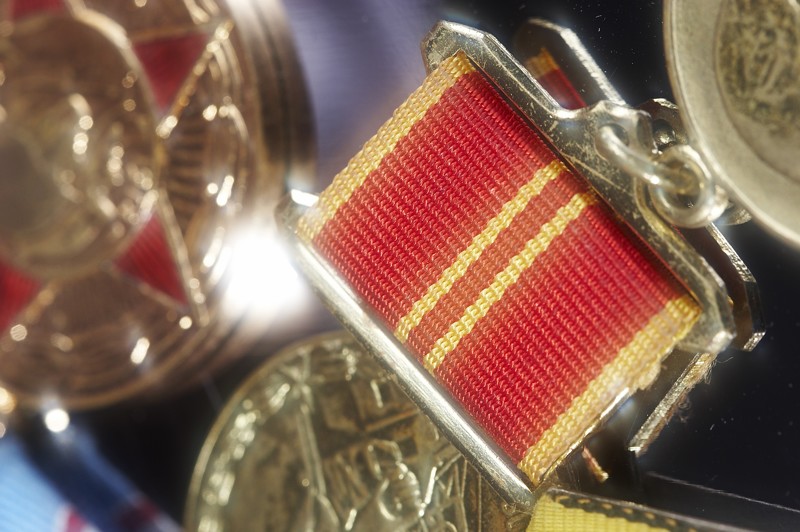 Ордена...медали и...зеркалка КЭНОН