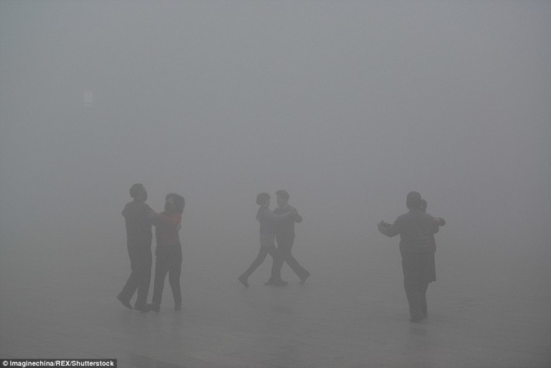 Страшный смог в Китае угрожает безопасности страны