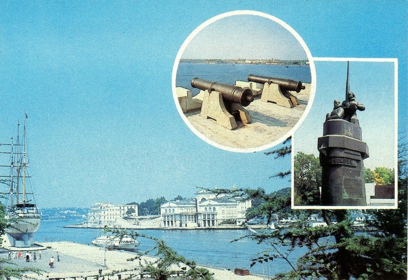 14. Вид на Артиллерийскую бухту Орудия, защищавшие город Памятник морякам-подводникам