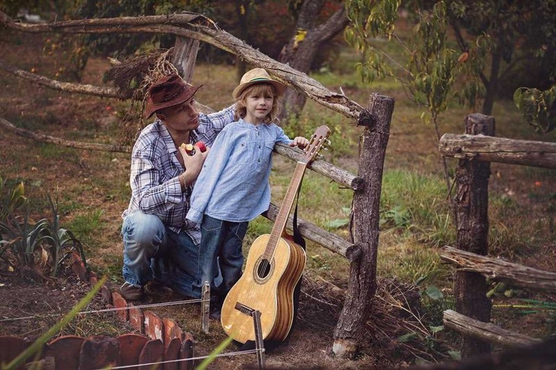 Отцовская любовь: Лучшие фотографии отцов с маленькими детьми
