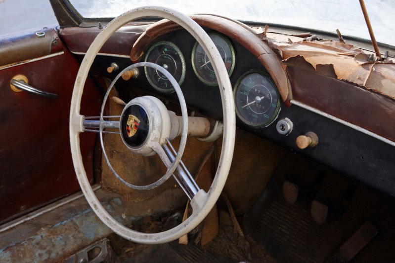 Ржавый и эксклюзивный Porsche, простоявший 42 года