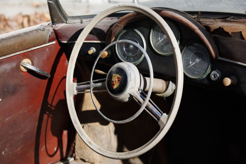 Ржавый и эксклюзивный Porsche, простоявший 42 года