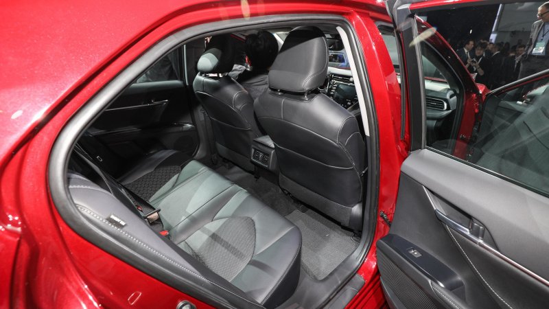 Toyota представила новое поколение седана Camry