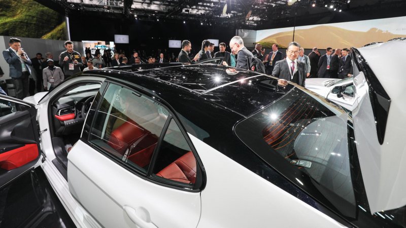 Toyota представила новое поколение седана Camry