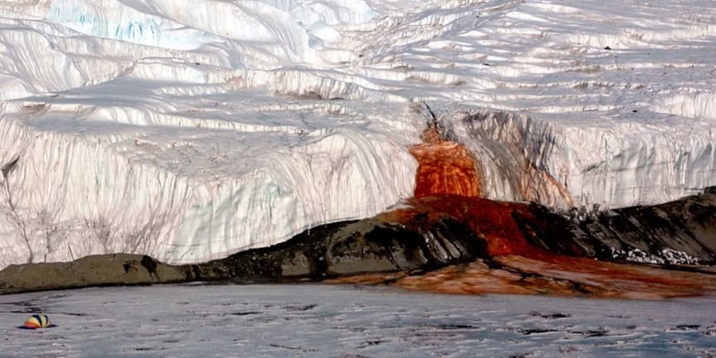 12. Кровавый водопад, Антарктида
