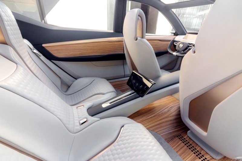 Компания Nissan представила миру концепт седана VMotion 2.0